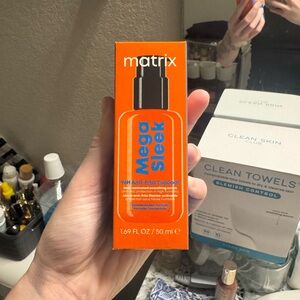 Matix Mega Sleek Hair Serum - Vibrant Orange